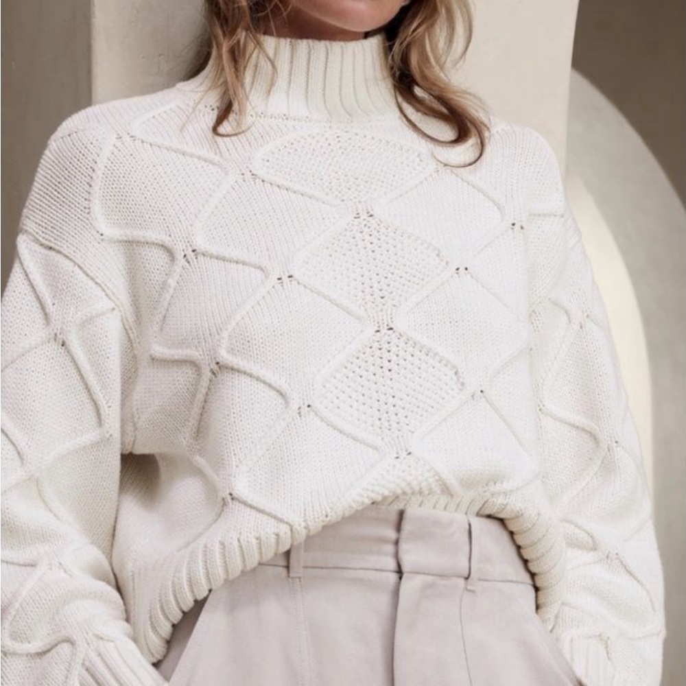 BNWT Oversized Cropped Cable Sweater
